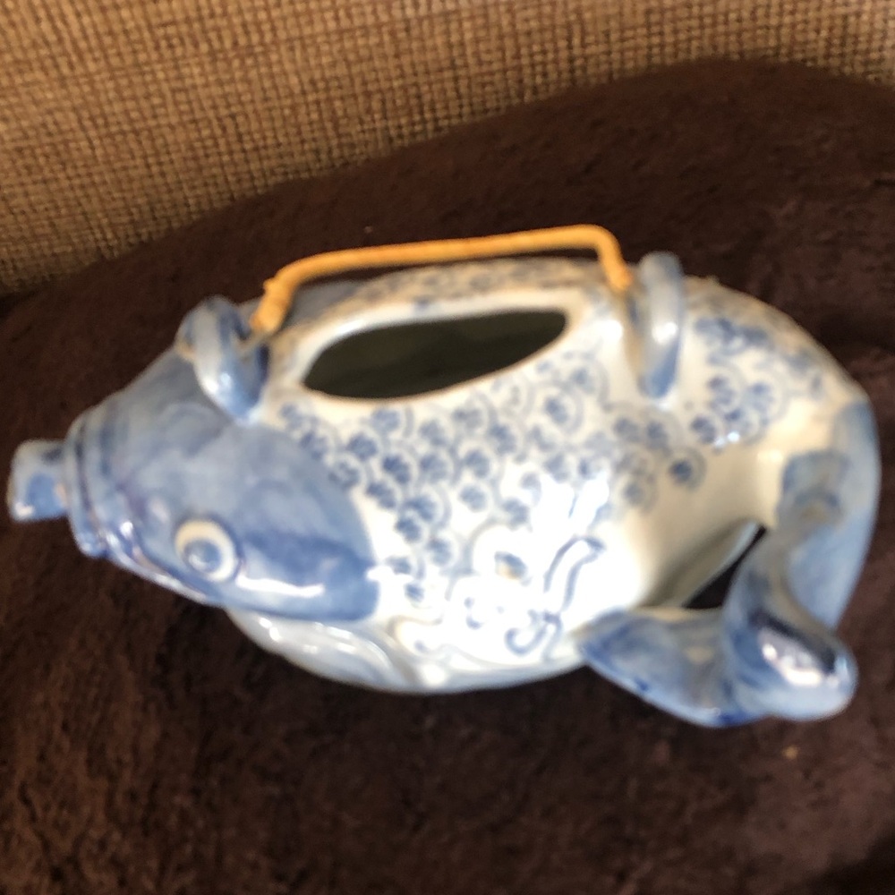 🐲Chinese Ceramic Hand-painted Fish Kettle- 800 $35 or $30 w/offer